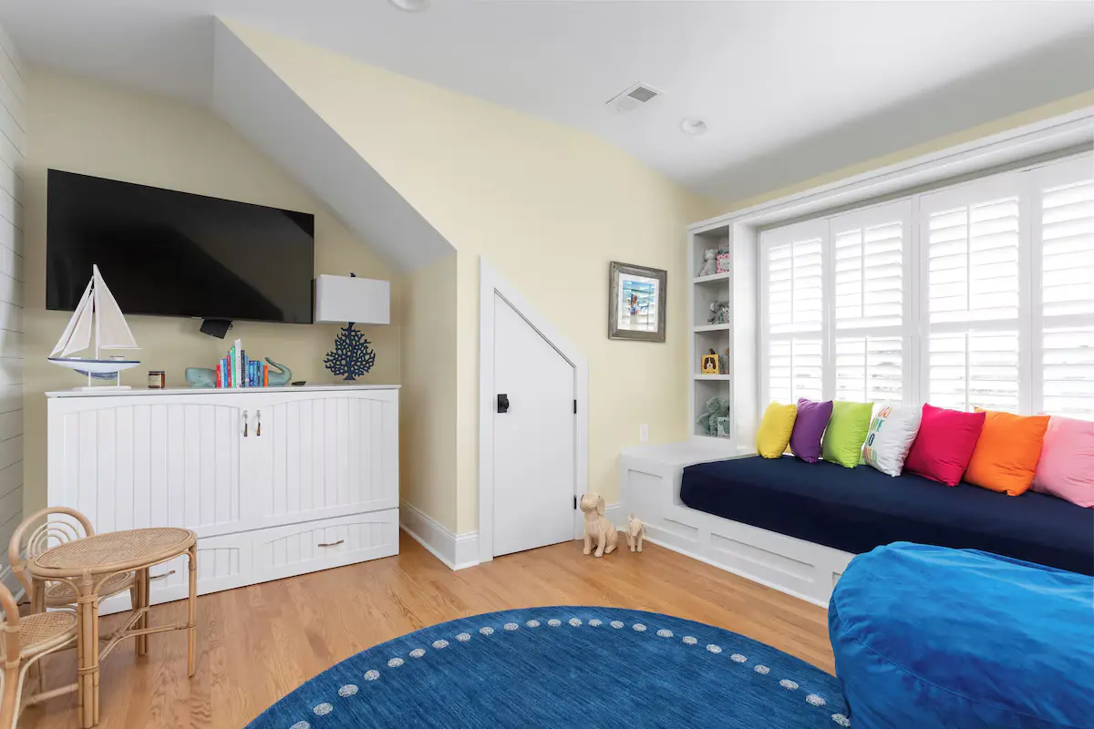 Third Floor Twin Bed with Queen Murphy Bed Third Floor Twin Bed with Queen Murphy Bed